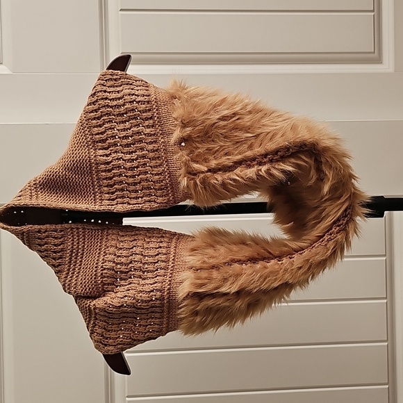 CAbi Tigress Scarf OS - Picture 4 of 8